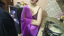 ভাবি রান্না করতে ছিল দেবর সেটা দেখে পিছন দিক থেকে জড়িয়ে ধরে রাজি করিয়ে ফেললো🥵
